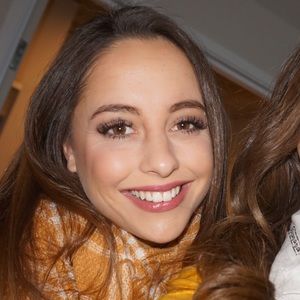 Meet your Posher, Danae